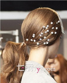 四款韓國甜美發(fā)飾發(fā)型推薦，甩掉路人味升級街頭潮人，美發(fā)飾品銷售攻略